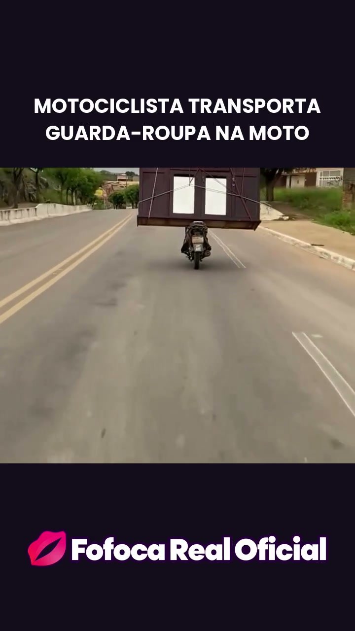 Quem precisa de caminhão? Motociclista viraliza ao transportar guarda-roupa gigante na moto